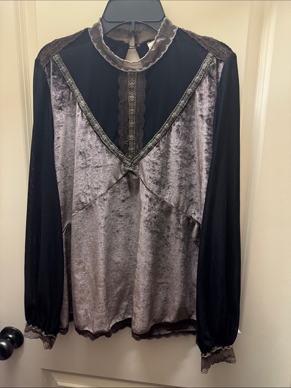 POL Brown Velvet & Black Lace-Trim Long Sleeve Blouse